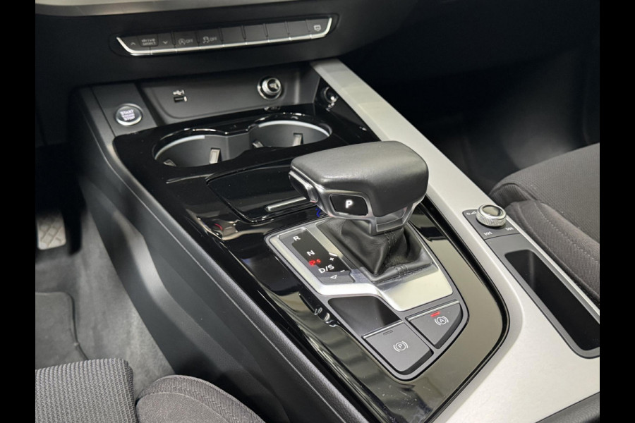 Audi A4 Limousine 35 TFSI Launch edition Business Automaat Navigatie Climate Control Trekhaak