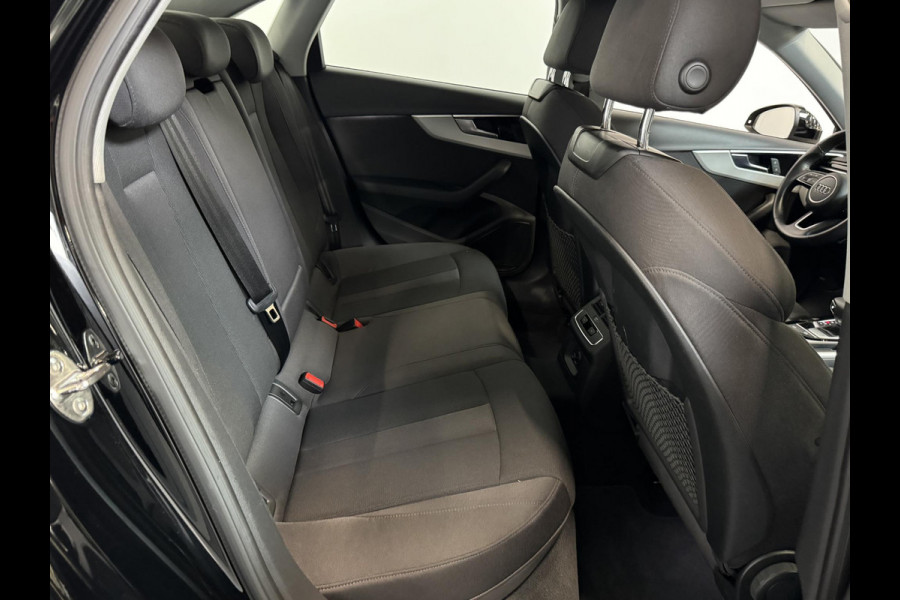 Audi A4 Limousine 35 TFSI Launch edition Business Automaat Navigatie Climate Control Trekhaak