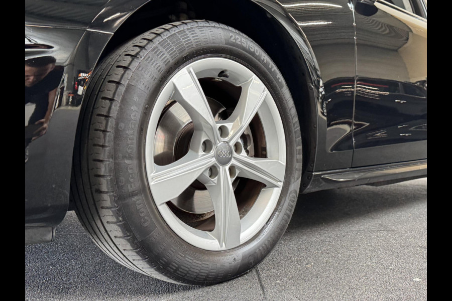 Audi A4 Limousine 35 TFSI Launch edition Business Automaat Navigatie Climate Control Trekhaak