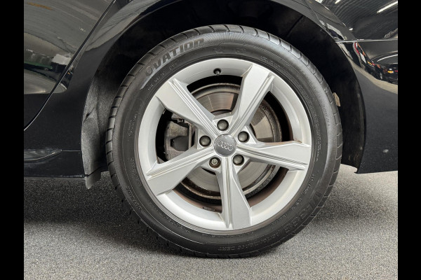 Audi A4 Limousine 35 TFSI Launch edition Business Automaat Navigatie Climate Control Trekhaak