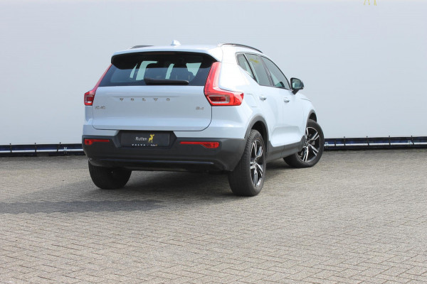 Volvo XC40 B4 211PK Automaat Plus Dark Google Infotainment / Verwarmbare voorruit / Semi elektrisch wegklapbare trekhaak / Elektrisch verstelbare voorstoelen met geheugen op de bestuurdersstoel