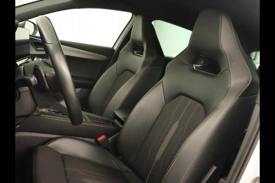 CUPRA Leon 1.4 eHybrid VZ | 245pk | Carplay | Navigatie | Sfeerverlichting | Keyless | Sportstoelen | Digital Cockpit | Parkeerhulp | PHEV | Plug In