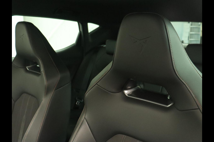CUPRA Leon 1.4 eHybrid VZ | 245pk | Carplay | Navigatie | Sfeerverlichting | Keyless | Sportstoelen | Digital Cockpit | Parkeerhulp | PHEV | Plug In