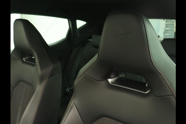 CUPRA Leon 1.4 eHybrid VZ | 245pk | Carplay | Navigatie | Sfeerverlichting | Keyless | Sportstoelen | Digital Cockpit | Parkeerhulp | PHEV | Plug In
