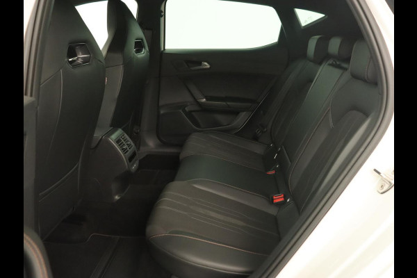 CUPRA Leon 1.4 eHybrid VZ | 245pk | Carplay | Navigatie | Sfeerverlichting | Keyless | Sportstoelen | Digital Cockpit | Parkeerhulp | PHEV | Plug In