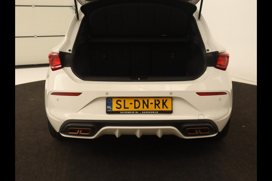 CUPRA Leon 1.4 eHybrid VZ | 245pk | Carplay | Navigatie | Sfeerverlichting | Keyless | Sportstoelen | Digital Cockpit | Parkeerhulp | PHEV | Plug In