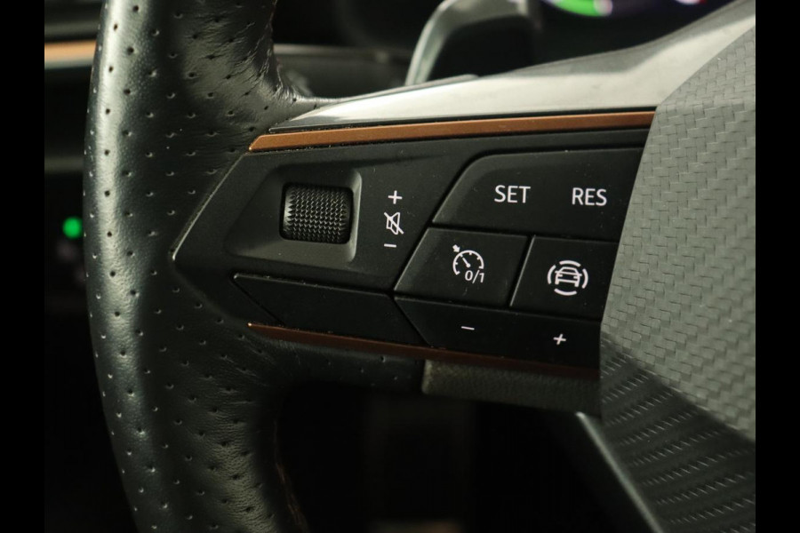 CUPRA Leon 1.4 eHybrid VZ | 245pk | Carplay | Navigatie | Sfeerverlichting | Keyless | Sportstoelen | Digital Cockpit | Parkeerhulp | PHEV | Plug In