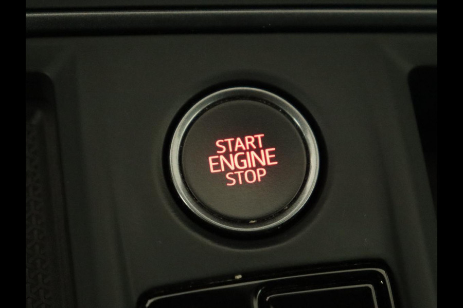 CUPRA Leon 1.4 eHybrid VZ | 245pk | Carplay | Navigatie | Sfeerverlichting | Keyless | Sportstoelen | Digital Cockpit | Parkeerhulp | PHEV | Plug In