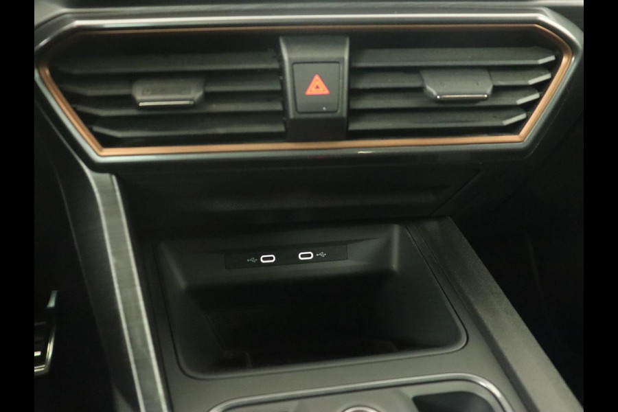 CUPRA Leon 1.4 eHybrid VZ | 245pk | Carplay | Navigatie | Sfeerverlichting | Keyless | Sportstoelen | Digital Cockpit | Parkeerhulp | PHEV | Plug In