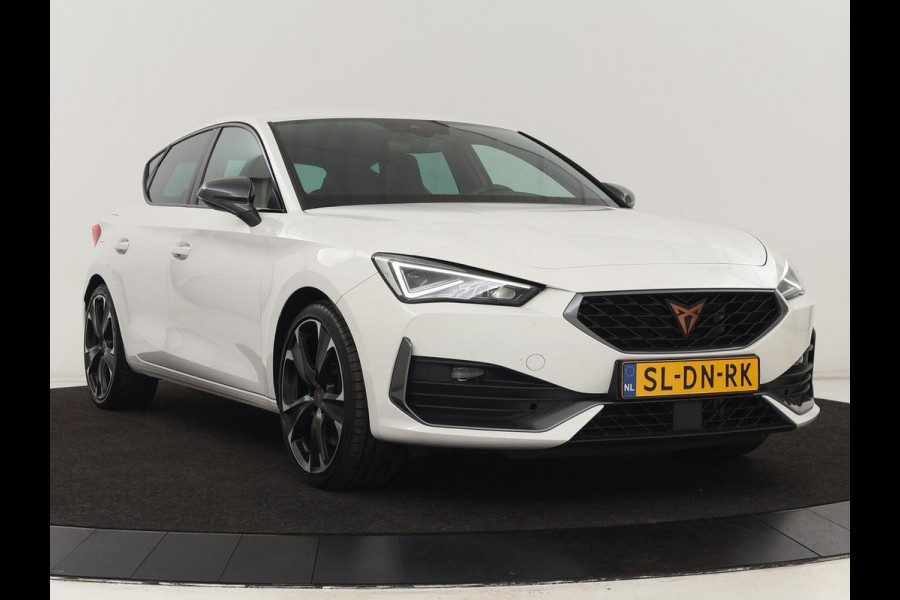 CUPRA Leon 1.4 eHybrid VZ | 245pk | Carplay | Navigatie | Sfeerverlichting | Keyless | Sportstoelen | Digital Cockpit | Parkeerhulp | PHEV | Plug In