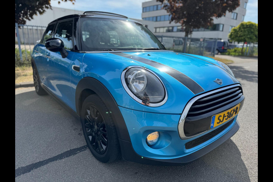 MINI Mini 1.5 Cooper Panorama Navigatie PDC 5 deurs Leer 136 PK MINI Mini 1.5 Cooper Panorama Navigatie PDC 5 deurs Leer 136 PK