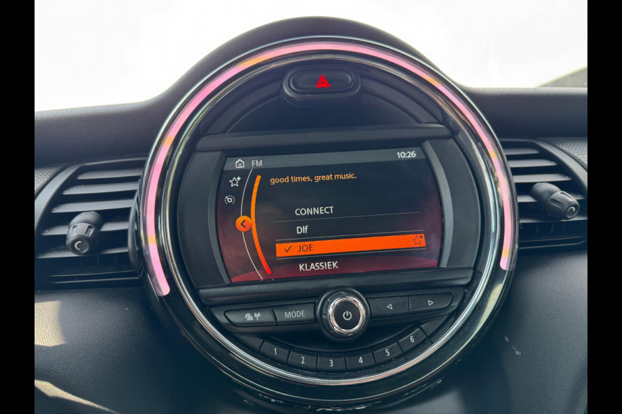 MINI Mini 1.5 Cooper Panorama Navigatie PDC 5 deurs Leer 136 PK MINI Mini 1.5 Cooper Panorama Navigatie PDC 5 deurs Leer 136 PK