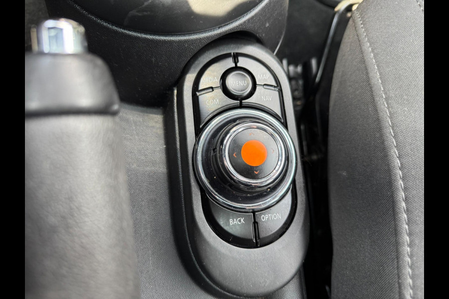 MINI Mini 1.5 Cooper Panorama Navigatie PDC 5 deurs Leer 136 PK MINI Mini 1.5 Cooper Panorama Navigatie PDC 5 deurs Leer 136 PK