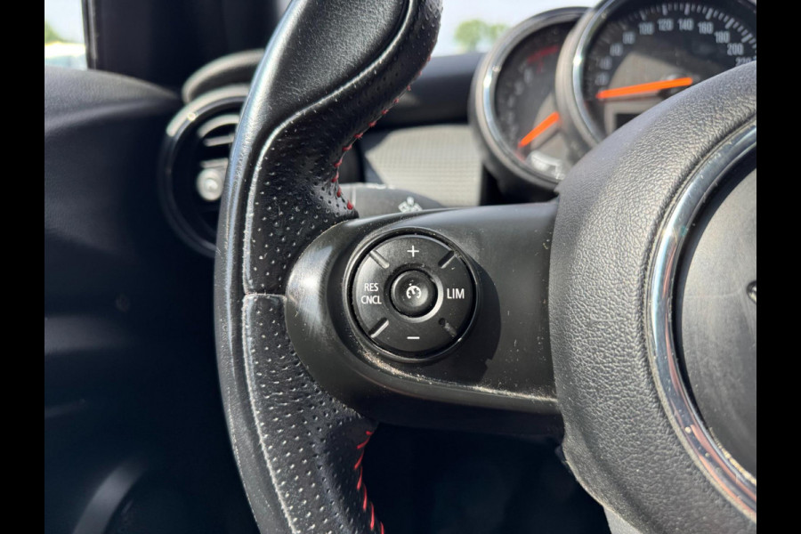 MINI Mini 1.5 Cooper Panorama Navigatie PDC 5 deurs Leer 136 PK MINI Mini 1.5 Cooper Panorama Navigatie PDC 5 deurs Leer 136 PK