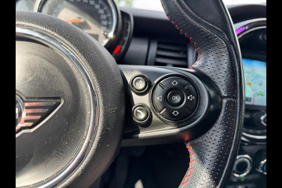 MINI Mini 1.5 Cooper Panorama Navigatie PDC 5 deurs Leer 136 PK MINI Mini 1.5 Cooper Panorama Navigatie PDC 5 deurs Leer 136 PK