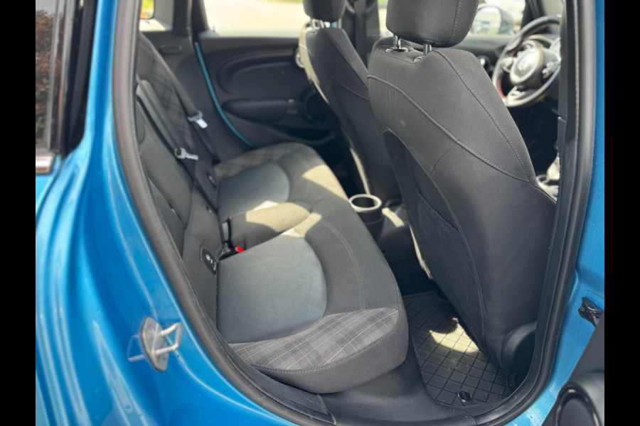 MINI Mini 1.5 Cooper Panorama Navigatie PDC 5 deurs Leer 136 PK MINI Mini 1.5 Cooper Panorama Navigatie PDC 5 deurs Leer 136 PK