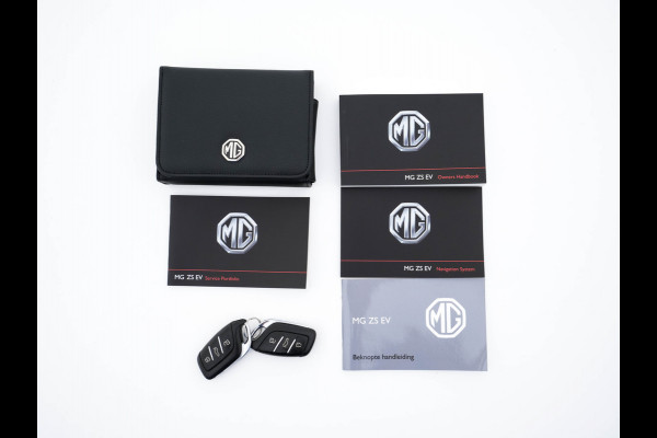 MG ZS EV Luxury 45 kWh {SOH-96 %} (INCL-BTW) Aut. *PANO | LUXURY-LEATHER | CCS-FASTLOADER | KEYLESS | NAVI-FULLMAP | ADAPTIVE-CRUISE | CAMERA | HEATED-SPORTSEATS | CARPLAY | BLINDSPOT | DAB | LANE-ASSIST | PRIVACY-GLASS | 17"