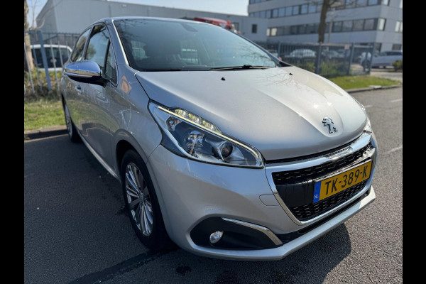 Peugeot 208 1.2 PureTech Allure Navigatie Clima PDC Cruise control Peugeot 208 1.2 PureTech Allure Navigatie Clima PDC Cruise control