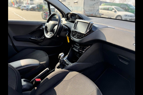 Peugeot 208 1.2 PureTech Allure Navigatie Clima PDC Cruise control Peugeot 208 1.2 PureTech Allure Navigatie Clima PDC Cruise control