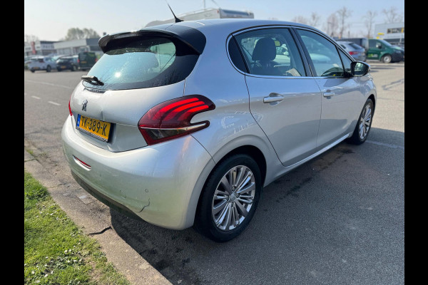 Peugeot 208 1.2 PureTech Allure Navigatie Clima PDC Cruise control Peugeot 208 1.2 PureTech Allure Navigatie Clima PDC Cruise control