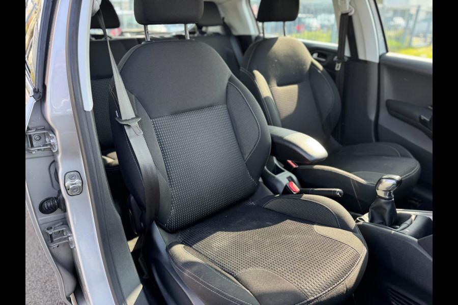 Peugeot 208 1.2 PureTech Allure Navigatie Clima PDC Cruise control Peugeot 208 1.2 PureTech Allure Navigatie Clima PDC Cruise control