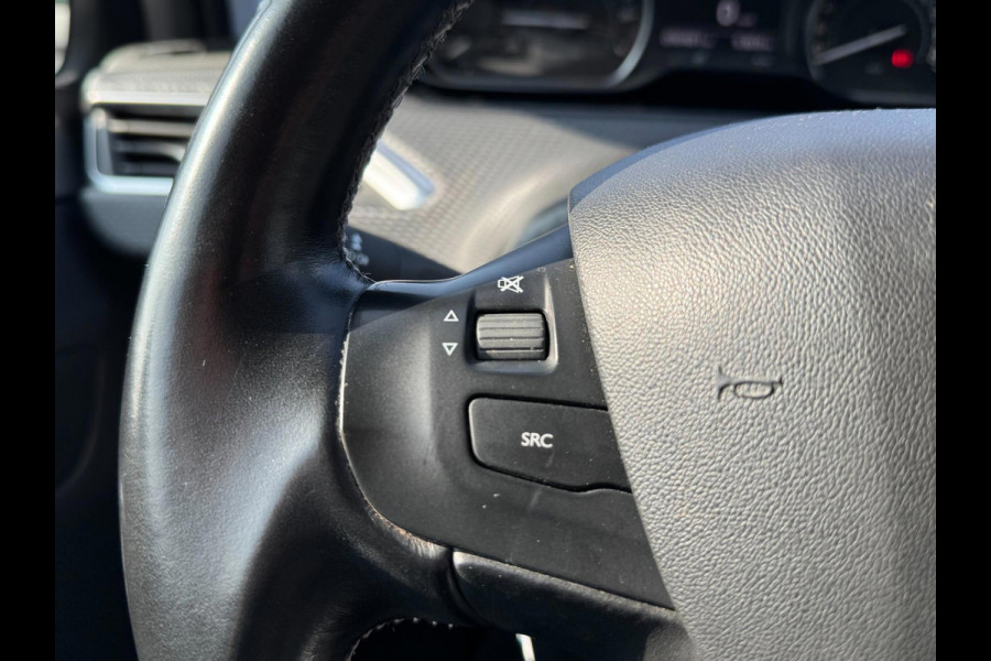 Peugeot 208 1.2 PureTech Allure Navigatie Clima PDC Cruise control Peugeot 208 1.2 PureTech Allure Navigatie Clima PDC Cruise control