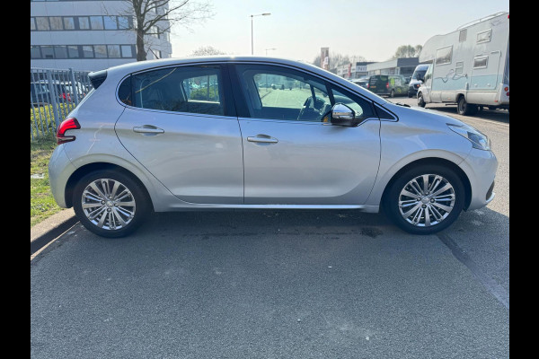 Peugeot 208 1.2 PureTech Allure Navigatie Clima PDC Cruise control Peugeot 208 1.2 PureTech Allure Navigatie Clima PDC Cruise control
