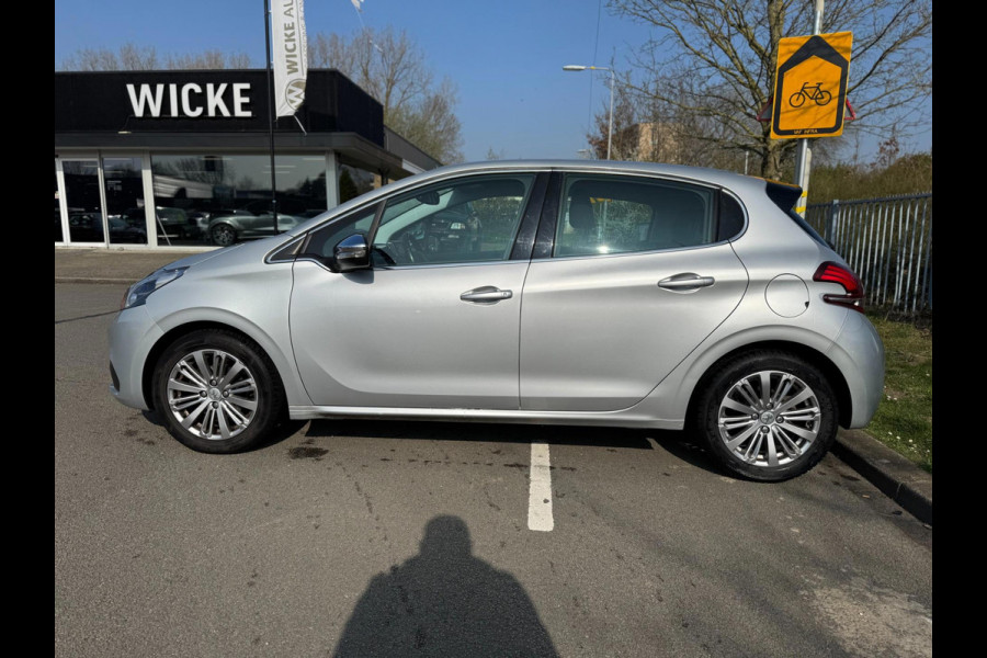 Peugeot 208 1.2 PureTech Allure Navigatie Clima PDC Cruise control Peugeot 208 1.2 PureTech Allure Navigatie Clima PDC Cruise control