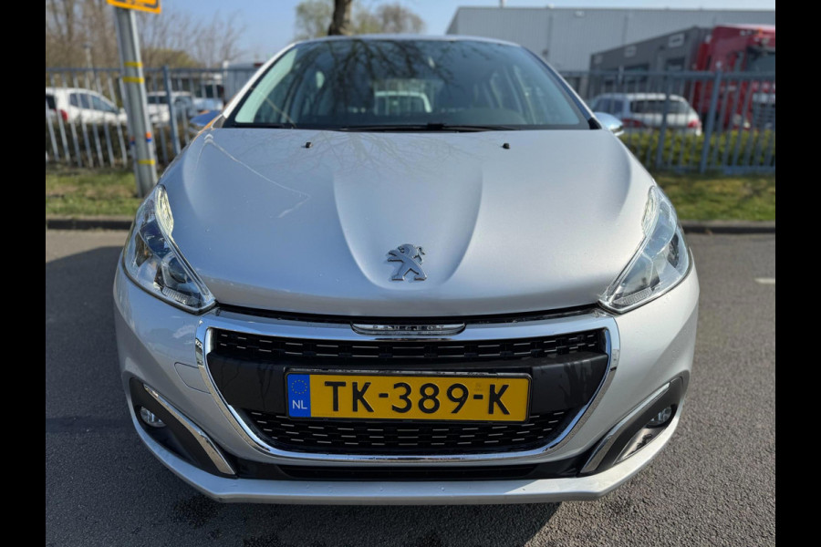 Peugeot 208 1.2 PureTech Allure Navigatie Clima PDC Cruise control Peugeot 208 1.2 PureTech Allure Navigatie Clima PDC Cruise control