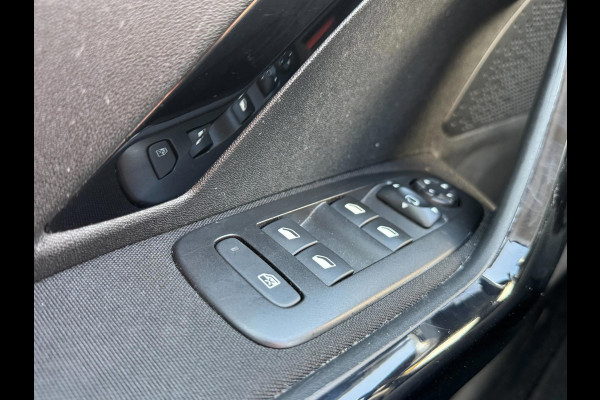 Peugeot 208 1.2 PureTech Allure Navigatie Clima PDC Cruise control Peugeot 208 1.2 PureTech Allure Navigatie Clima PDC Cruise control