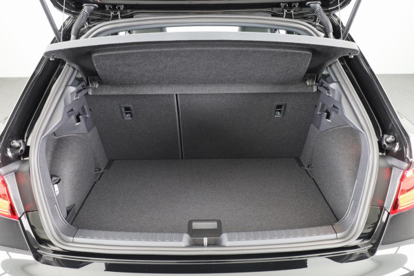 Audi A1 allstreet 30 TFSI Advanced edition 110pk | Private lease vanaf € 597,- pm| Parkeerrijcamera, keyless entry, verwarmbare voerstoelen, led koplampen