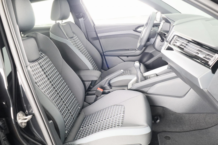 Audi A1 allstreet 30 TFSI Advanced edition 110pk | Private lease vanaf € 597,- pm| Parkeerrijcamera, keyless entry, verwarmbare voerstoelen, led koplampen