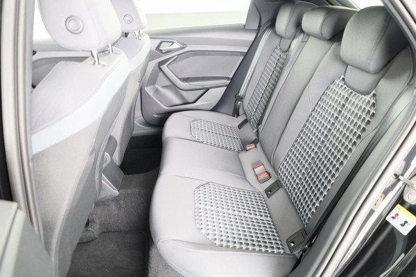 Audi A1 allstreet 30 TFSI Advanced edition 110pk | Private lease vanaf € 597,- pm| Parkeerrijcamera, keyless entry, verwarmbare voerstoelen, led koplampen