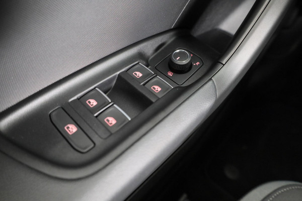 Audi A1 allstreet 30 TFSI Advanced edition 110pk | Private lease vanaf € 597,- pm| Parkeerrijcamera, keyless entry, verwarmbare voerstoelen, led koplampen