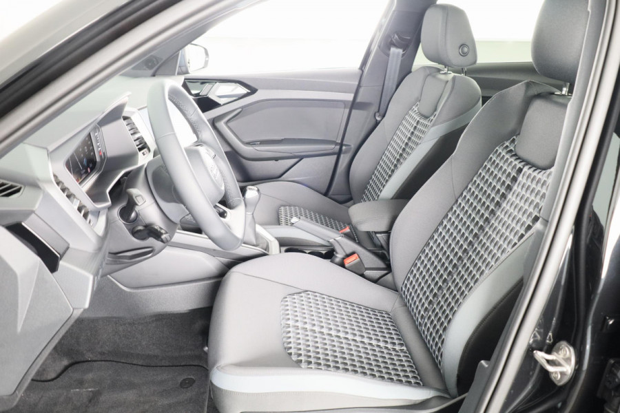 Audi A1 allstreet 30 TFSI Advanced edition 110pk | Private lease vanaf € 597,- pm| Parkeerrijcamera, keyless entry, verwarmbare voerstoelen, led koplampen