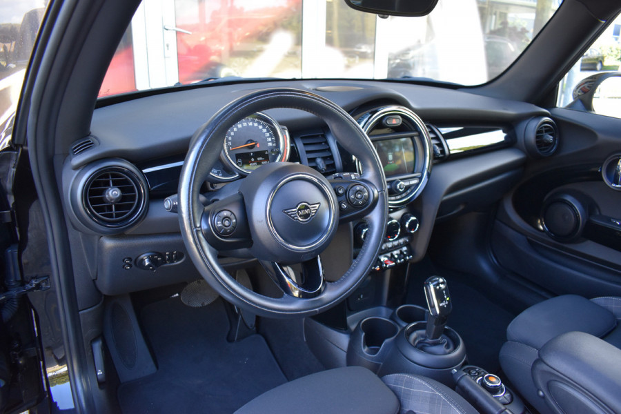 MINI Mini 1.5 Cooper Chili Automaat Parkeerhulp Achter / Glazen Schuif- kanteldak / 17'' LM / Multimedia