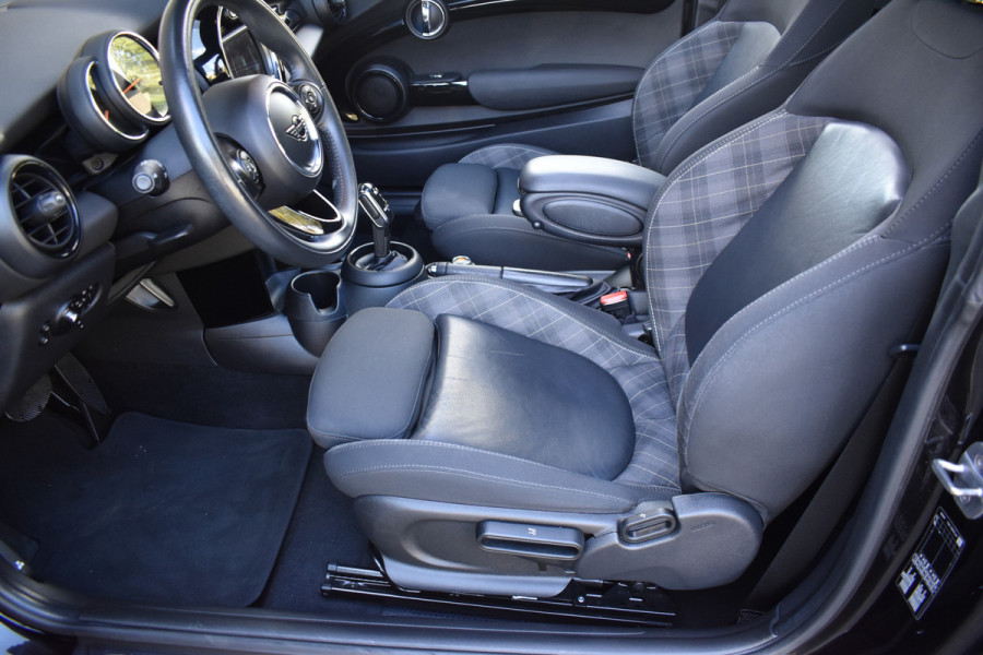 MINI Mini 1.5 Cooper Chili Automaat Parkeerhulp Achter / Glazen Schuif- kanteldak / 17'' LM / Multimedia