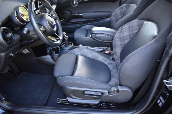 MINI Mini 1.5 Cooper Chili Automaat Parkeerhulp Achter / Glazen Schuif- kanteldak / 17'' LM / Multimedia