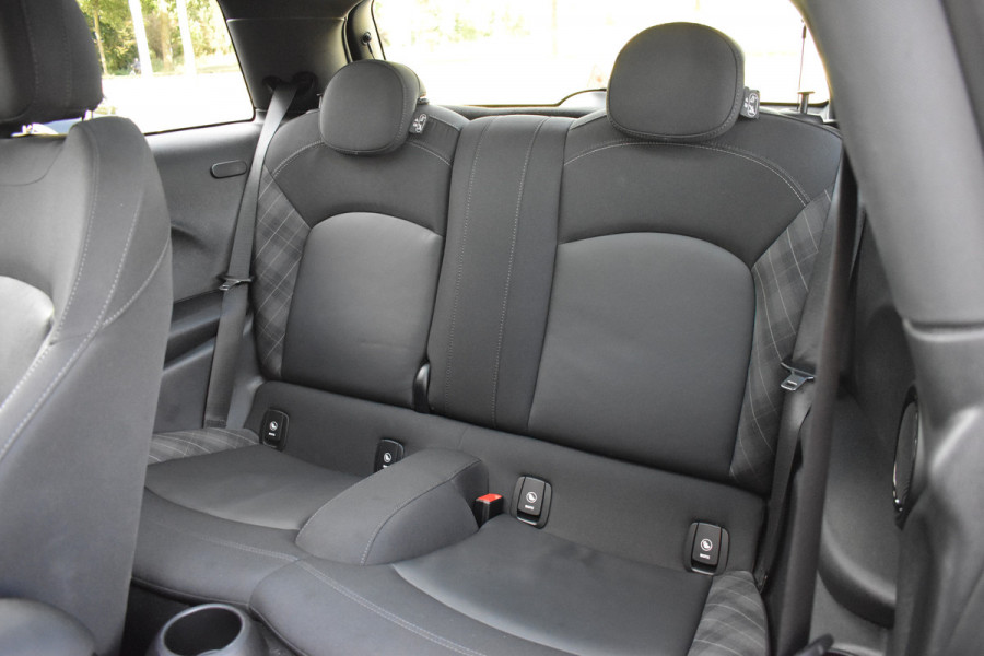 MINI Mini 1.5 Cooper Chili Automaat Parkeerhulp Achter / Glazen Schuif- kanteldak / 17'' LM / Multimedia