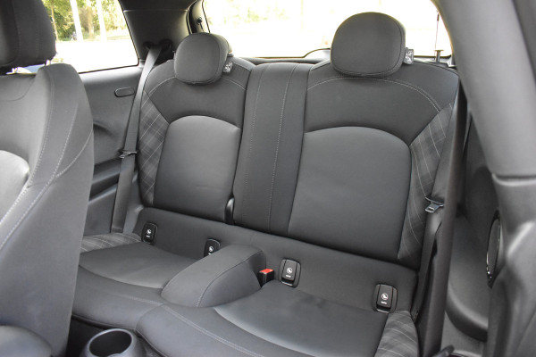 MINI Mini 1.5 Cooper Chili Automaat Parkeerhulp Achter / Glazen Schuif- kanteldak / 17'' LM / Multimedia