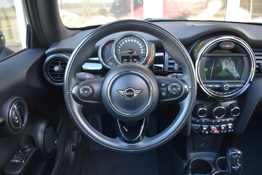 MINI Mini 1.5 Cooper Chili Automaat Parkeerhulp Achter / Glazen Schuif- kanteldak / 17'' LM / Multimedia