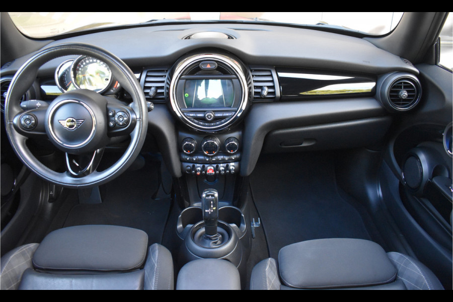 MINI Mini 1.5 Cooper Chili Automaat Parkeerhulp Achter / Glazen Schuif- kanteldak / 17'' LM / Multimedia
