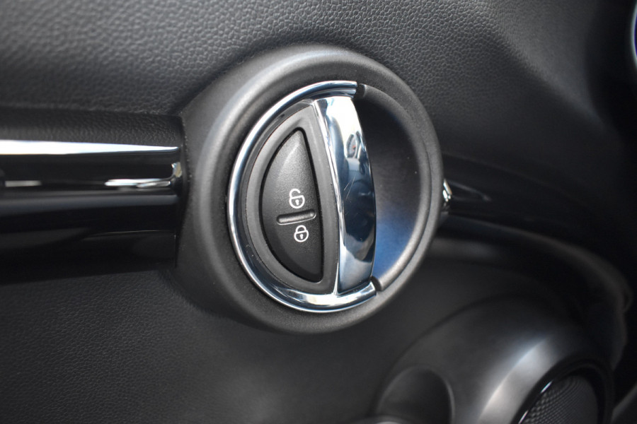 MINI Mini 1.5 Cooper Chili Automaat Parkeerhulp Achter / Glazen Schuif- kanteldak / 17'' LM / Multimedia