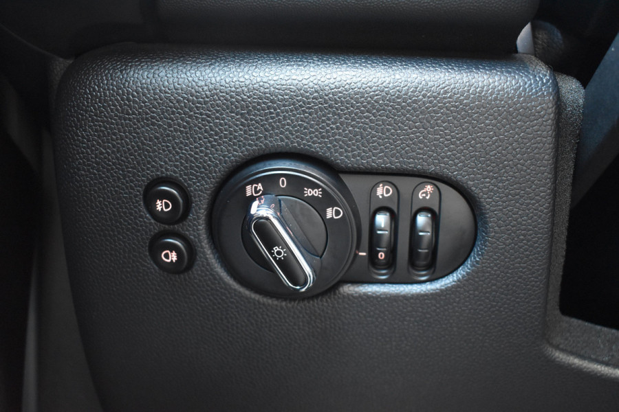 MINI Mini 1.5 Cooper Chili Automaat Parkeerhulp Achter / Glazen Schuif- kanteldak / 17'' LM / Multimedia