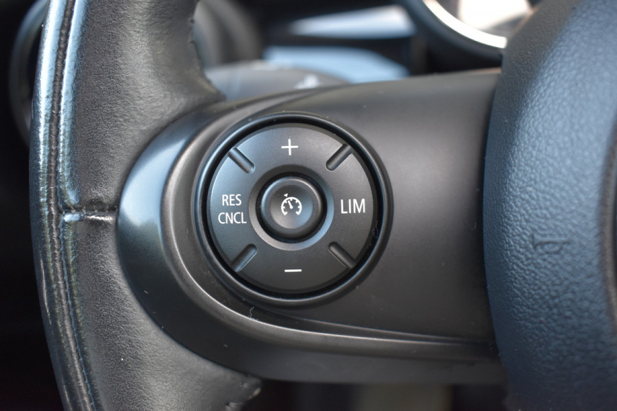 MINI Mini 1.5 Cooper Chili Automaat Parkeerhulp Achter / Glazen Schuif- kanteldak / 17'' LM / Multimedia