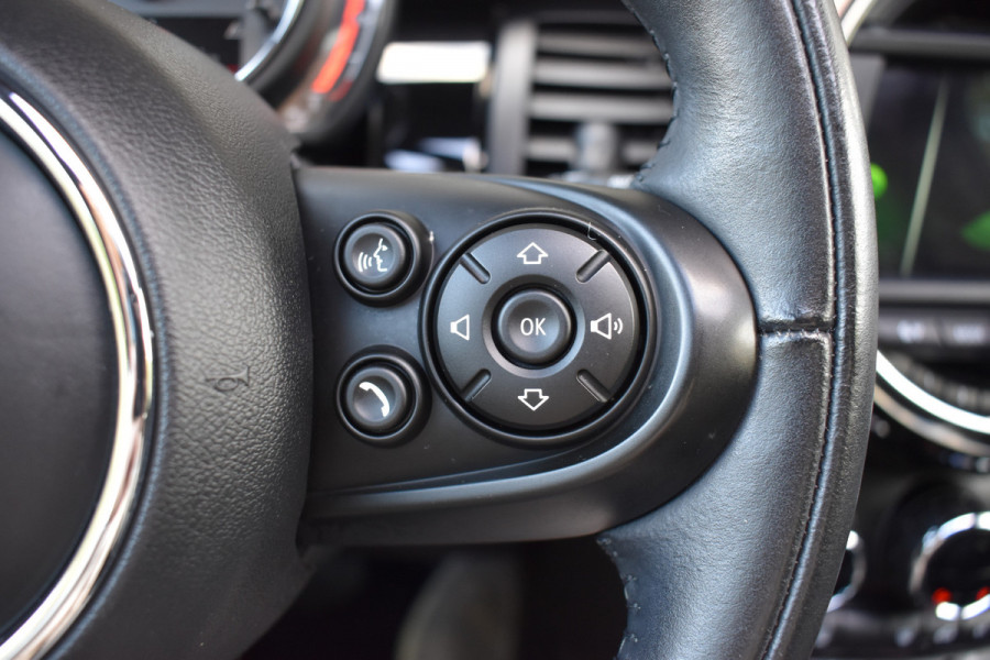 MINI Mini 1.5 Cooper Chili Automaat Parkeerhulp Achter / Glazen Schuif- kanteldak / 17'' LM / Multimedia