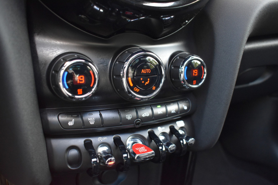 MINI Mini 1.5 Cooper Chili Automaat Parkeerhulp Achter / Glazen Schuif- kanteldak / 17'' LM / Multimedia