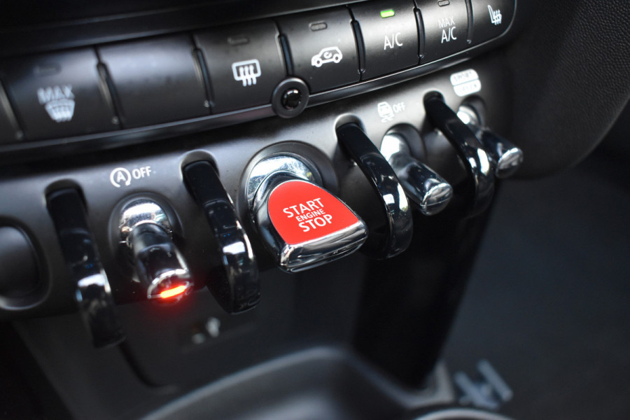 MINI Mini 1.5 Cooper Chili Automaat Parkeerhulp Achter / Glazen Schuif- kanteldak / 17'' LM / Multimedia