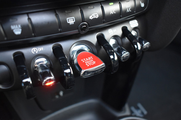 MINI Mini 1.5 Cooper Chili Automaat Parkeerhulp Achter / Glazen Schuif- kanteldak / 17'' LM / Multimedia