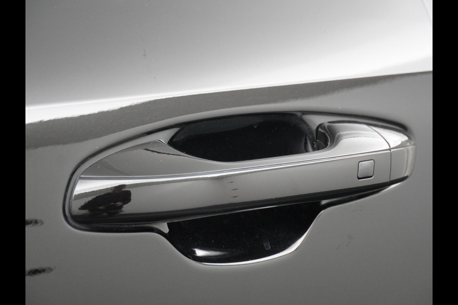 Kia Niro EV DynamicLine 64.8 kWh - SOH 98% Automaat - Climate control  - Adaptive cruise control - Navigatie - Apple Carplay/Android Auto - Fabrieksgarantie t/m 02-2030